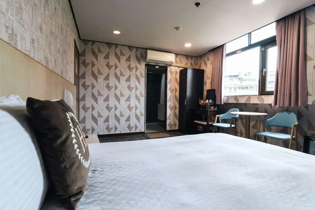 首府旅馆｜紧邻府中、板桥站