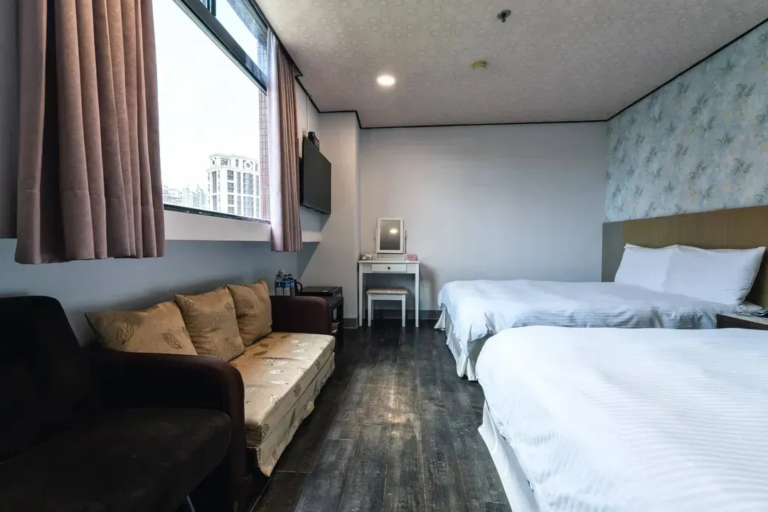 首府旅馆｜紧邻府中、板桥站