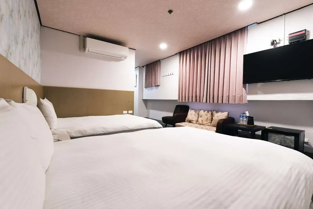 首府旅馆｜紧邻府中、板桥站
