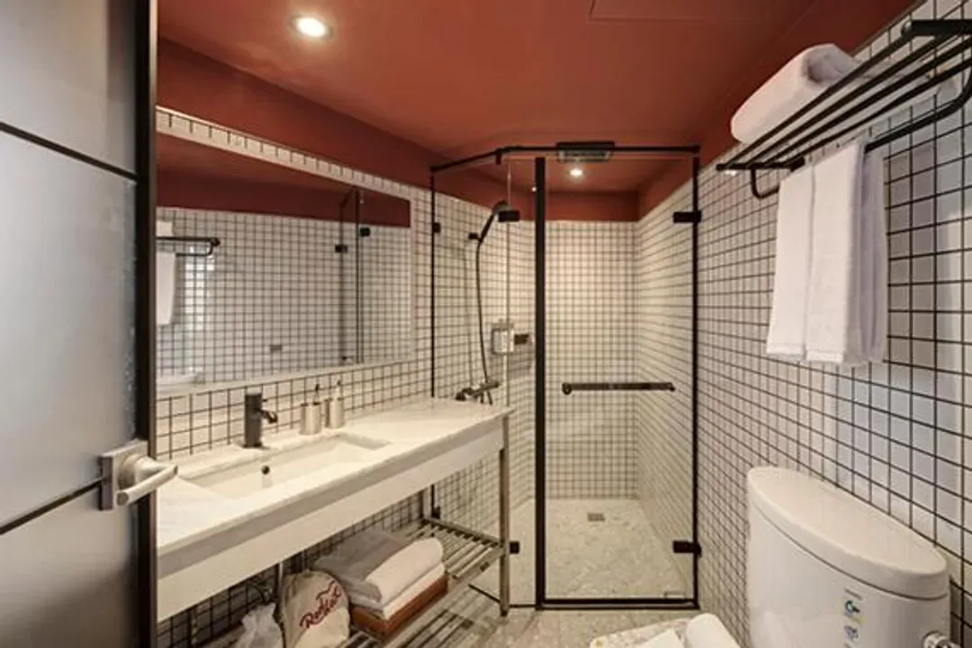 RedDot Hotel
