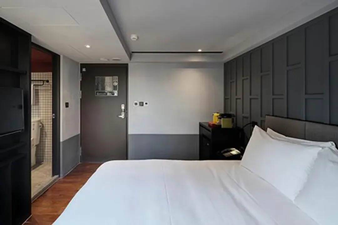 RedDot Hotel