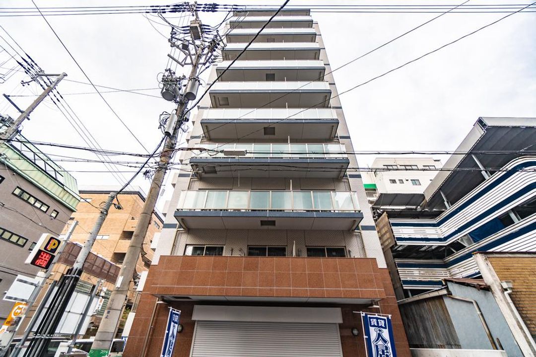 Walking to Shinsaibashi, Namba, and Dotonbori! 4min to Nagahoribashi Station/Max7pax