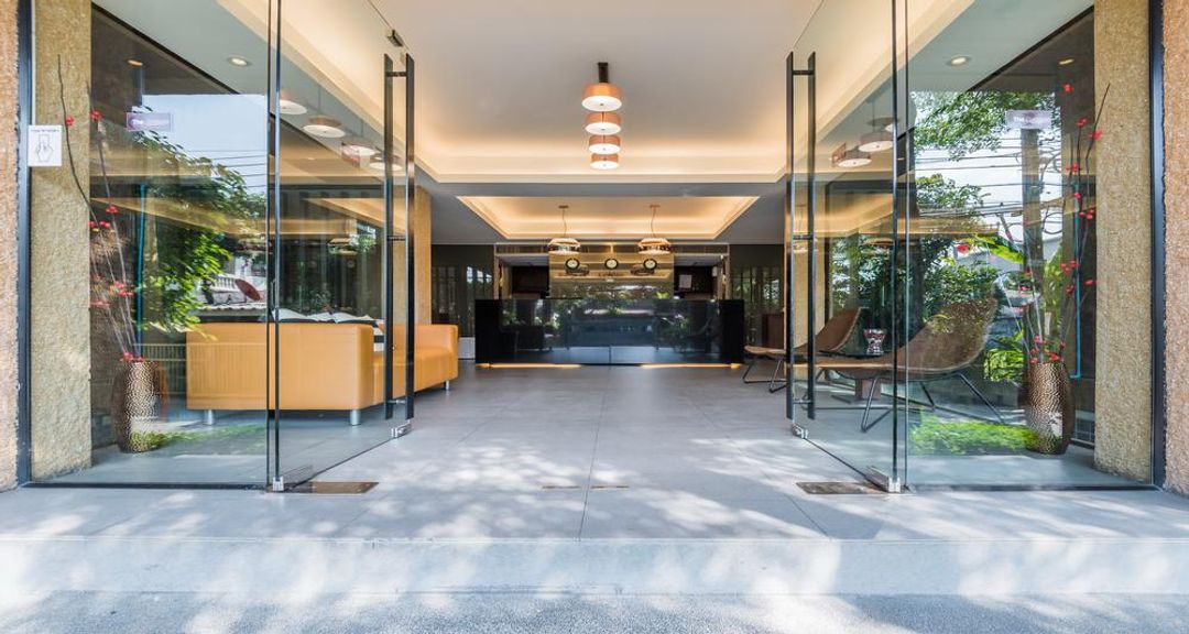 24-hour reception