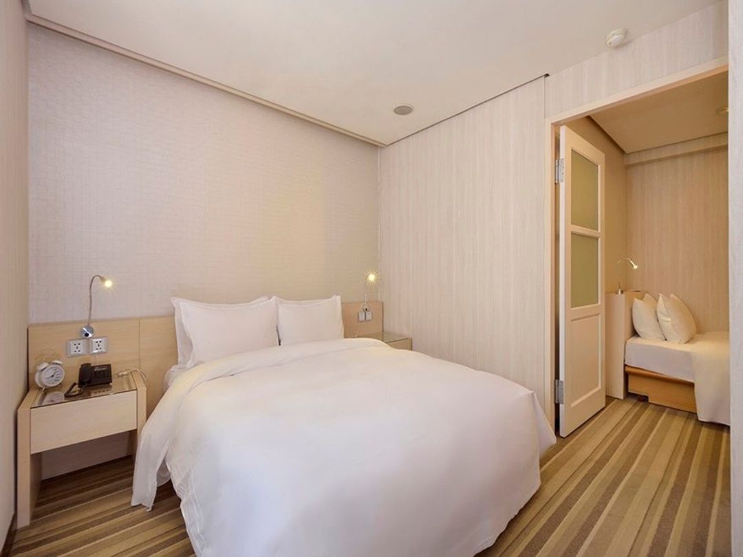 YOMI HOTEL
