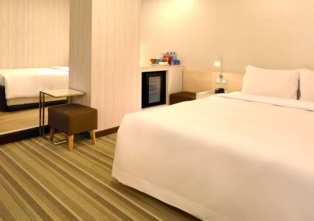 YOMI HOTEL