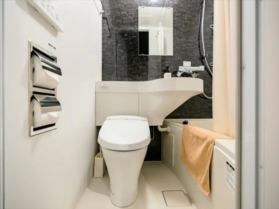 5min walk from JR Komagome/9min walk to cherry blossom and autumn foliage garden / Private room