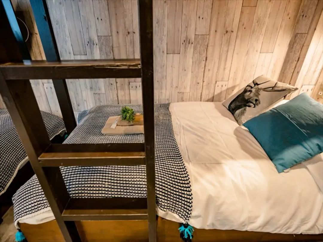 5min walk from JR Komagome/9min walk to cherry blossom and autumn foliage garden / Private room
