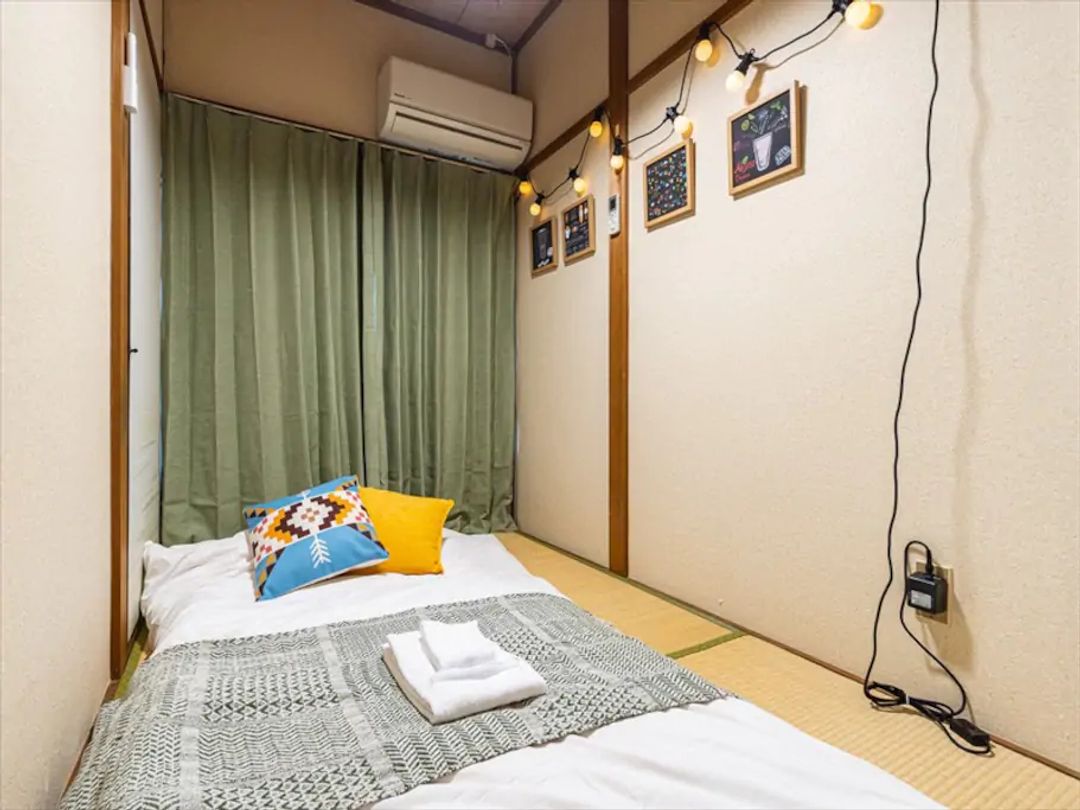 5min walk from Kyobashi Station/2-story house!55㎡/2LDK/Max 8pax