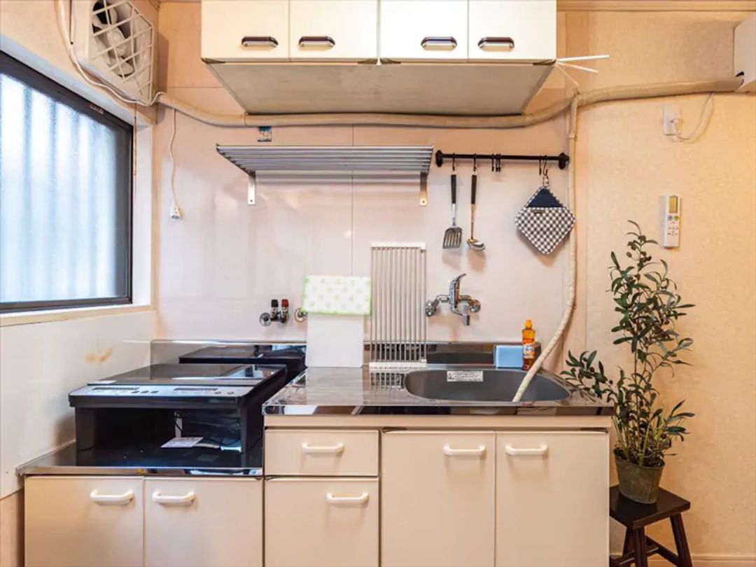 5min walk from Kyobashi Station/2-story house!55㎡/2LDK/Max 8pax