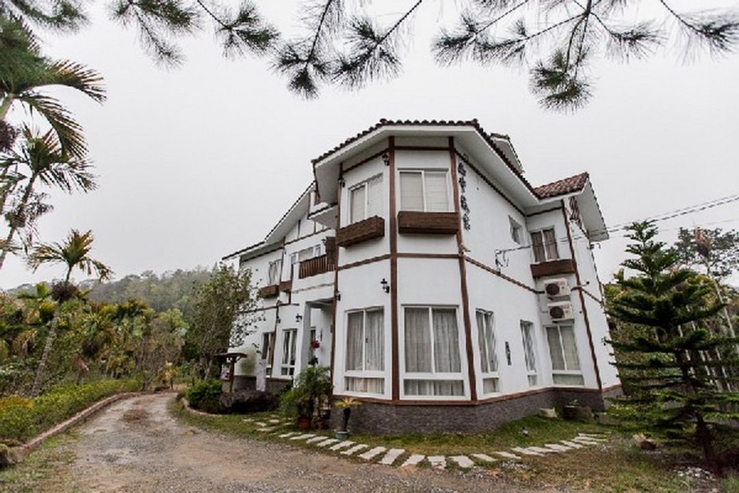 Mountain Castle Vacation Homestay-3