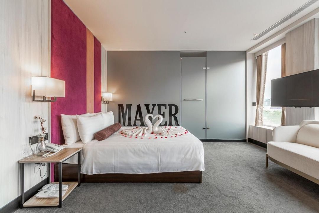 MAYER INN