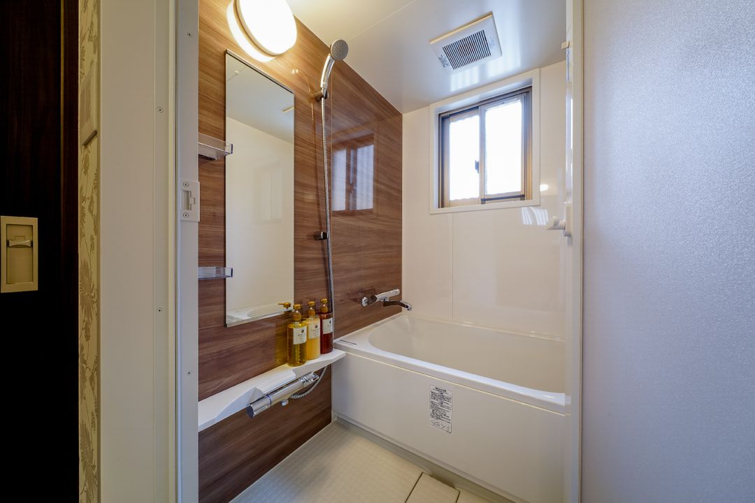 Separate bath room is available.  Shampoo, Conditioner and body soap are available.