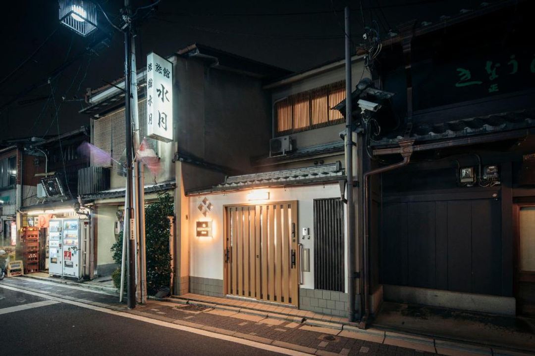 Appearance of our house.（Night） 施設の外観です。