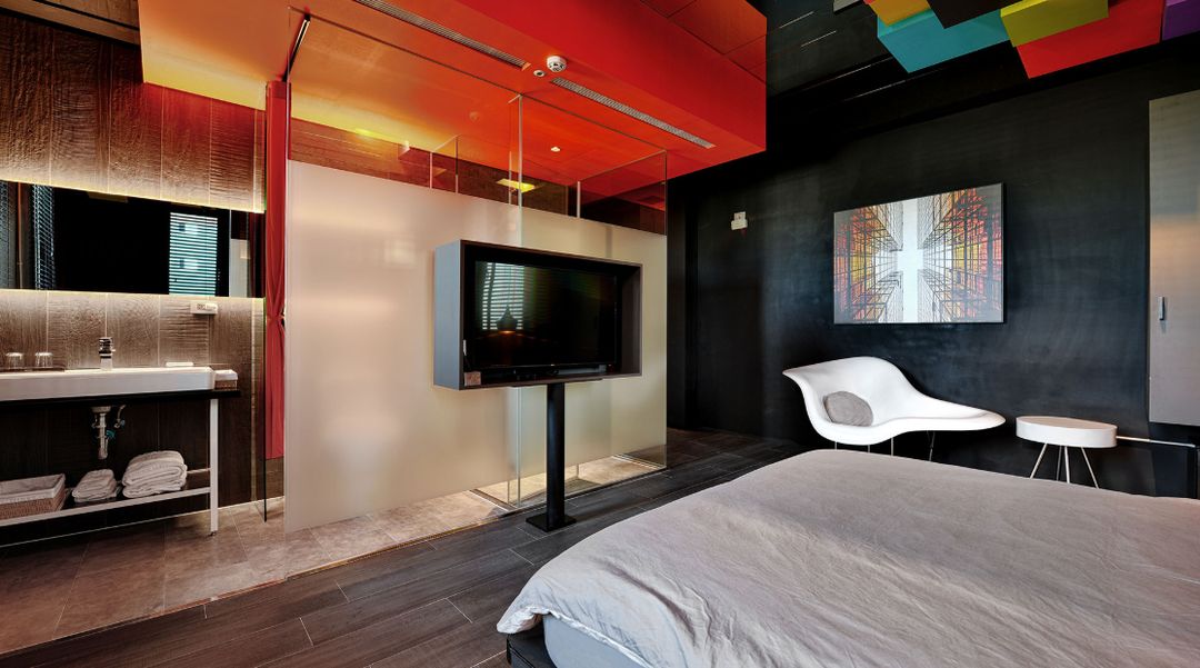 STABLE HOTEL
