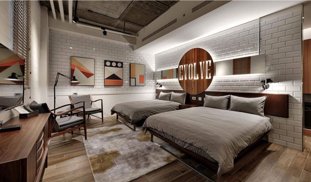 STABLE HOTEL