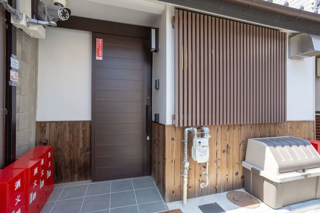 ENRAKU Guest house/FreeWiFi/Near JR Enmachi!
