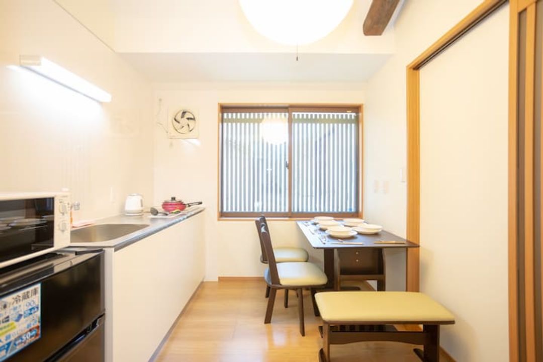 ENRAKU Guest house/FreeWiFi/Near JR Enmachi!