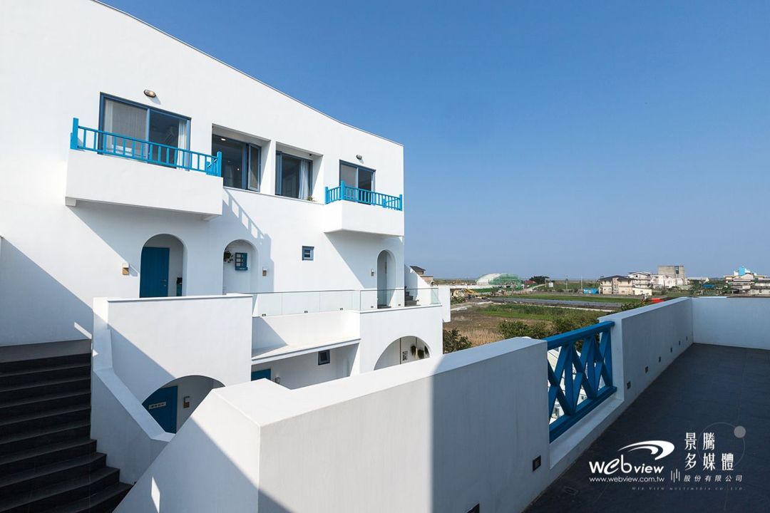 Blue White Bed and Breakfast