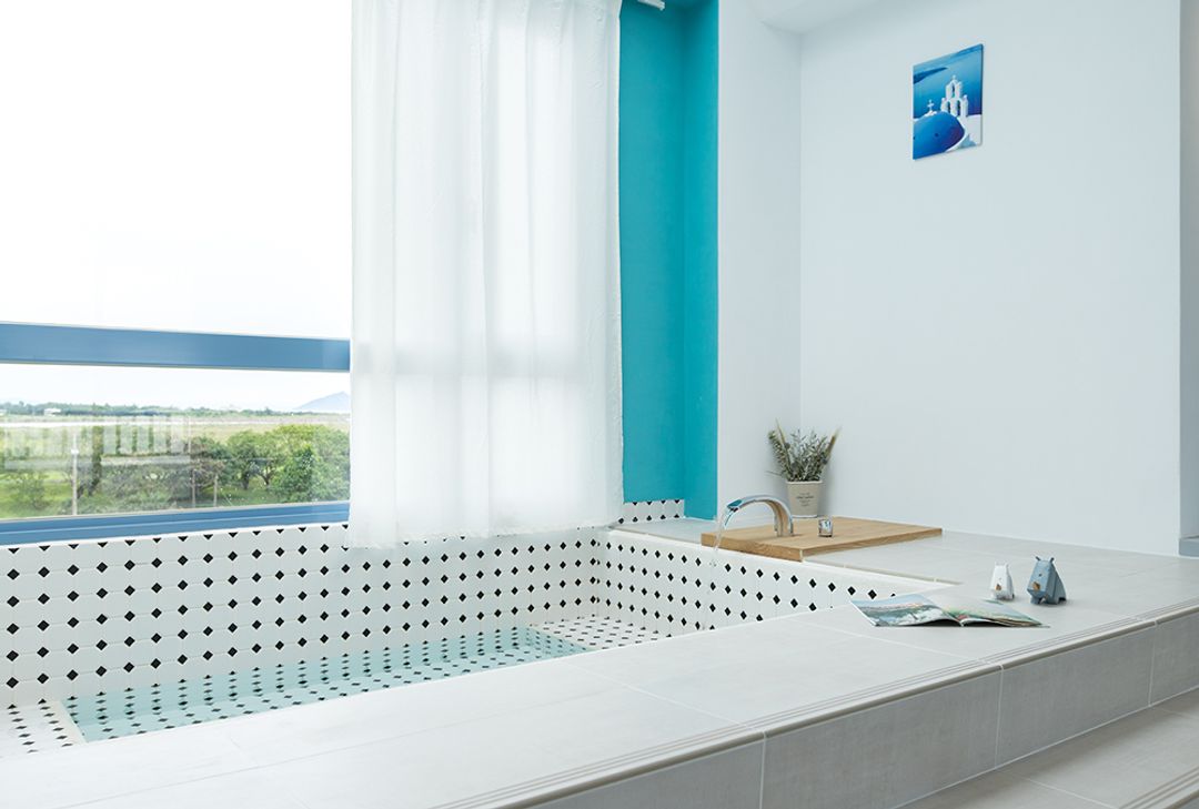 Blue White Bed and Breakfast
