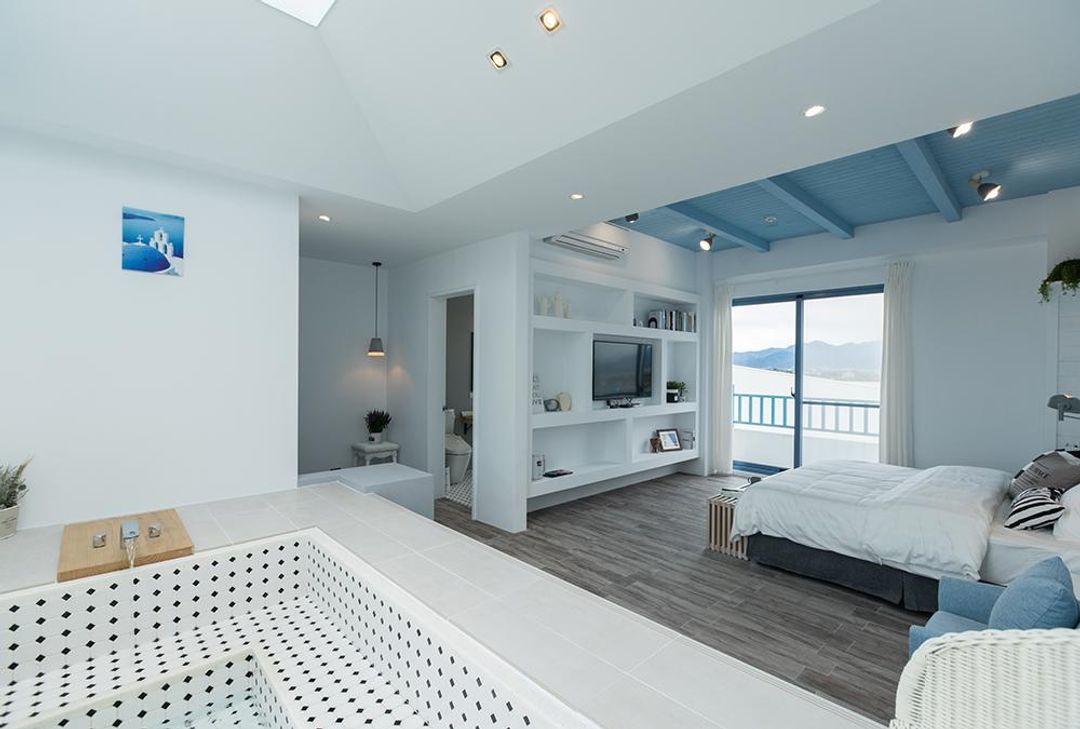 Blue White Bed and Breakfast