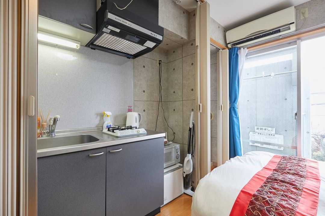 H104: Sangenjaya 2-chome Residence - Shibuya Station 2 stops