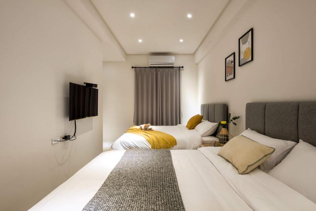 Single Eyelid Homestay