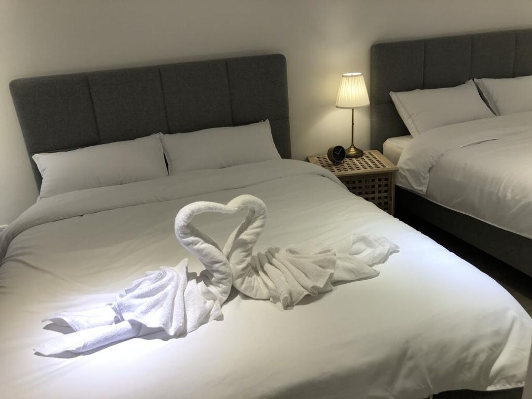 Single Eyelid Homestay