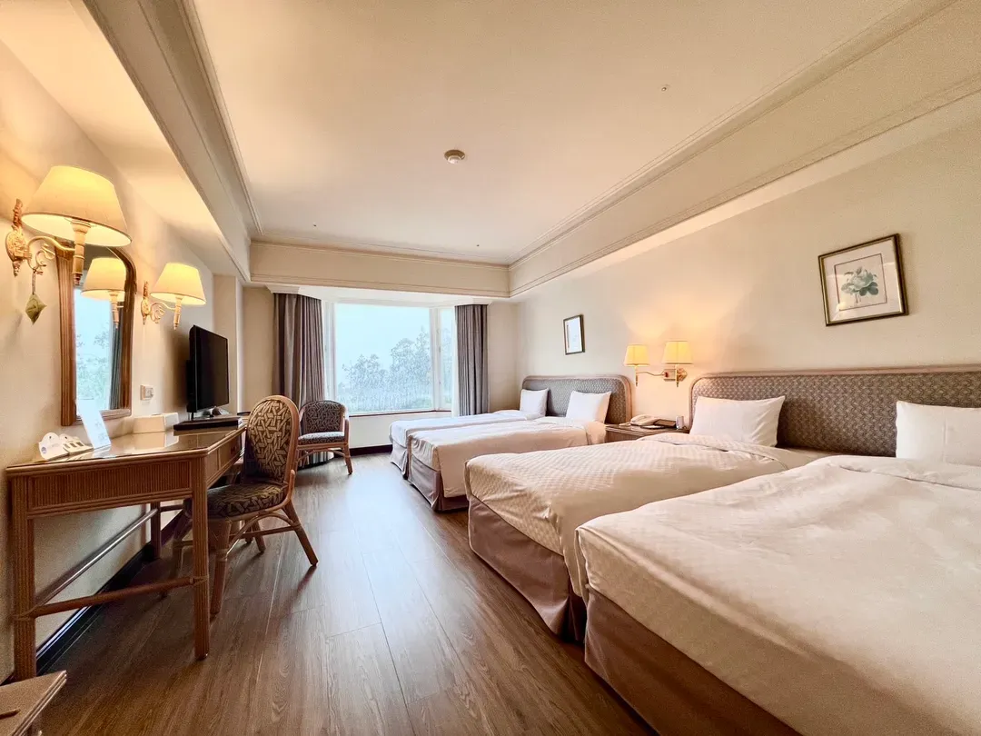 Le Midi Hotel