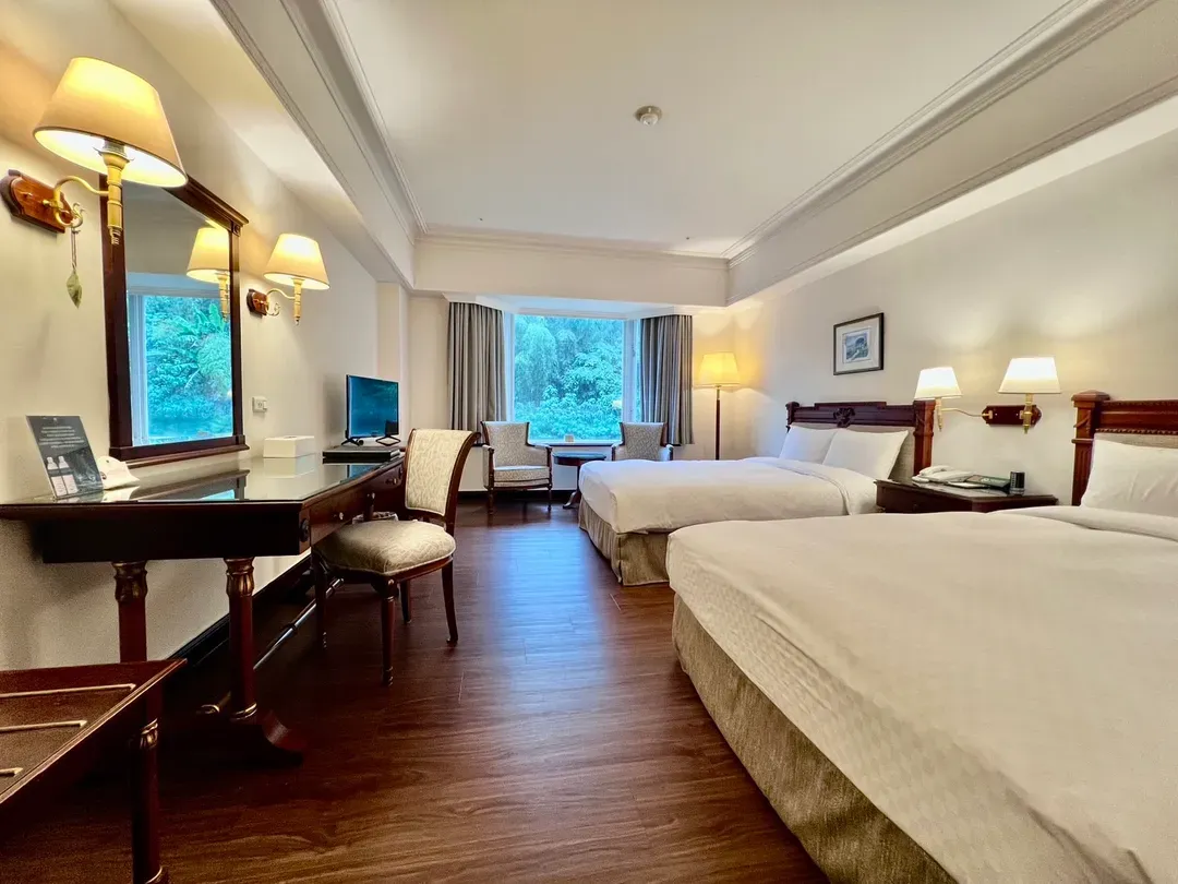 Le Midi Hotel