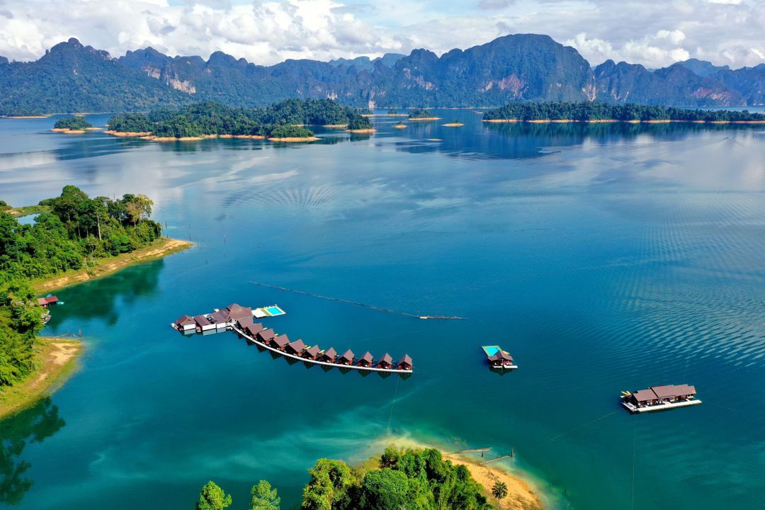 スラータニー-500 Rai Floating Resort