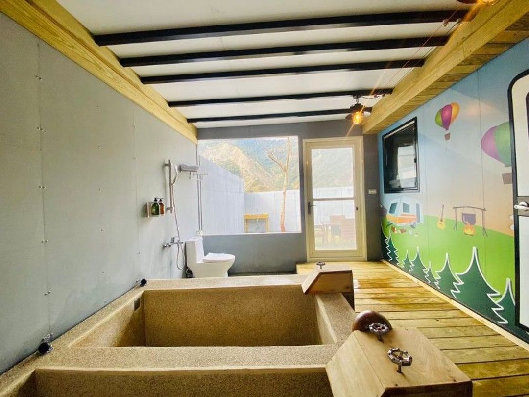 远山望月温泉露营区｜9/6前入住送$1199晚餐、美人汤屋、露营车