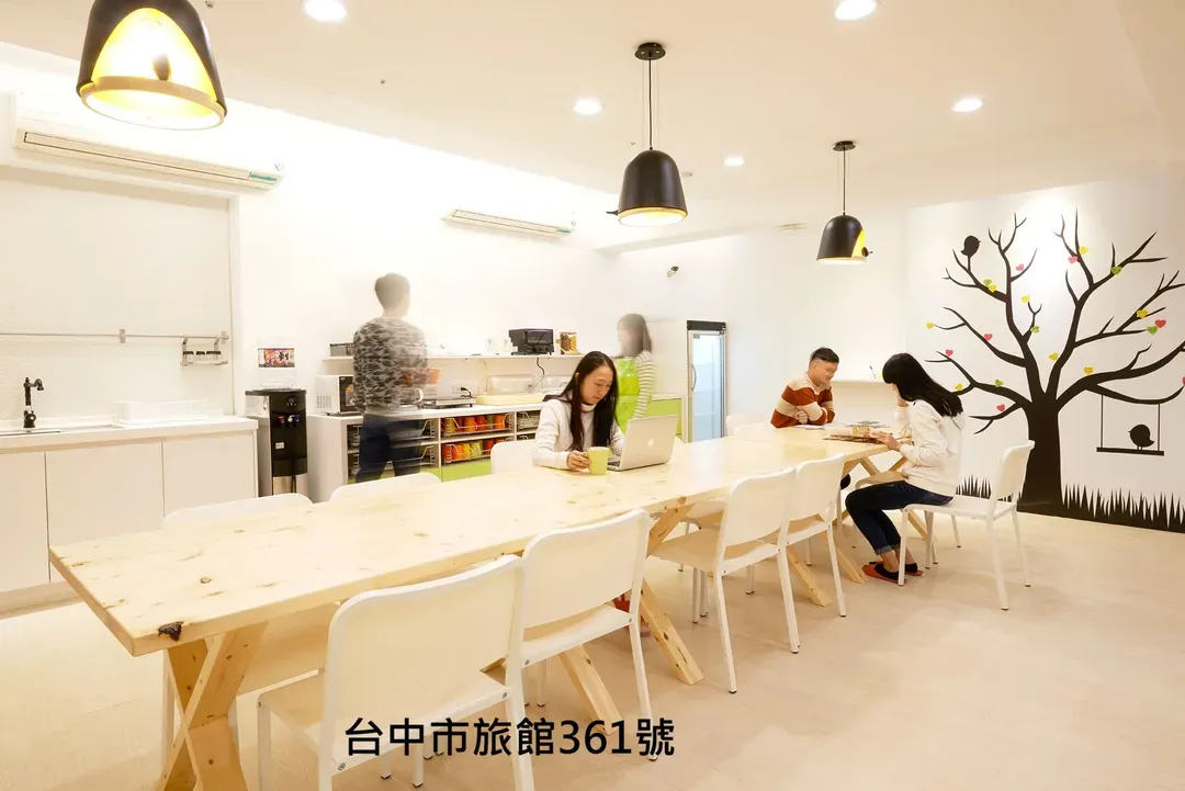 宜舍单人旅店｜近台中火车站、明亮、公用厨房