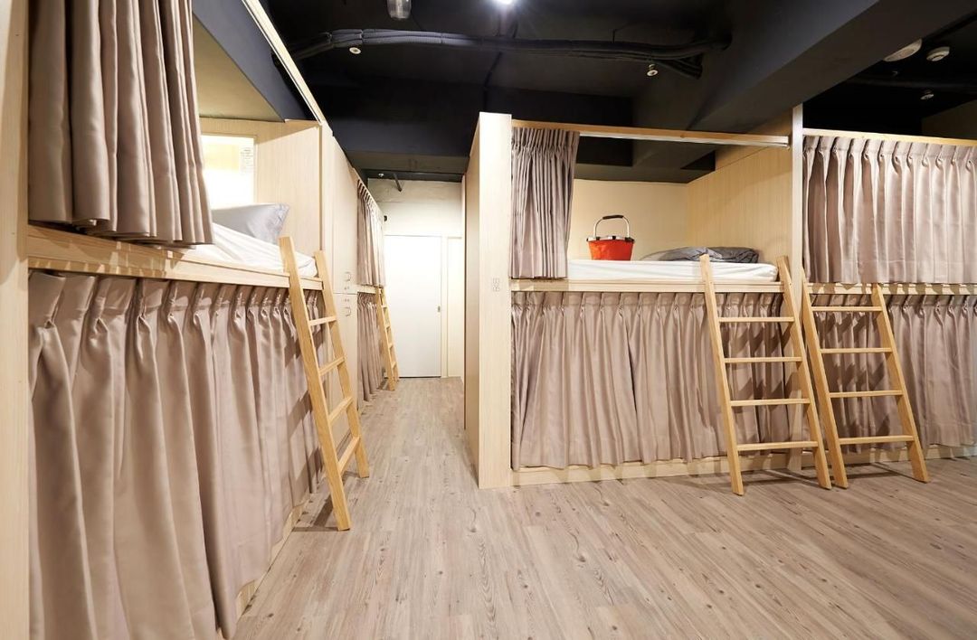 宜舍单人旅店｜近台中火车站、明亮、公用厨房
