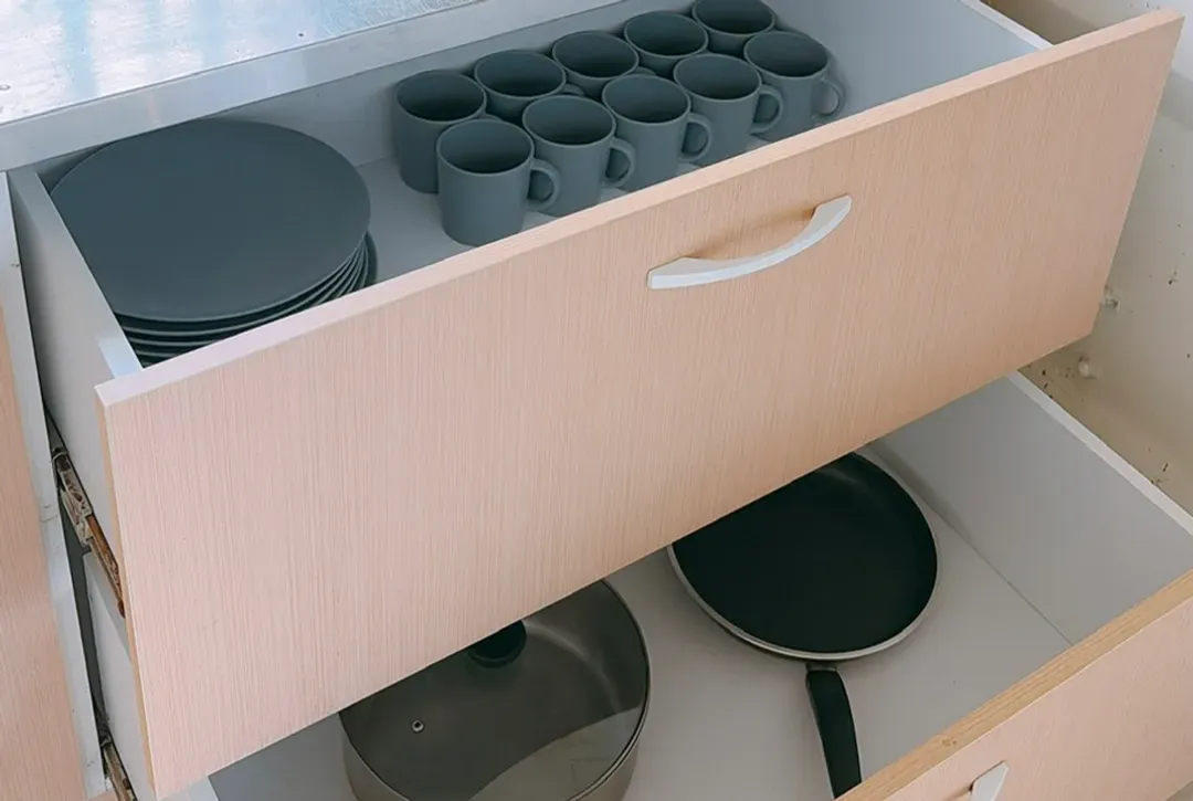 提供相關廚具、餐具