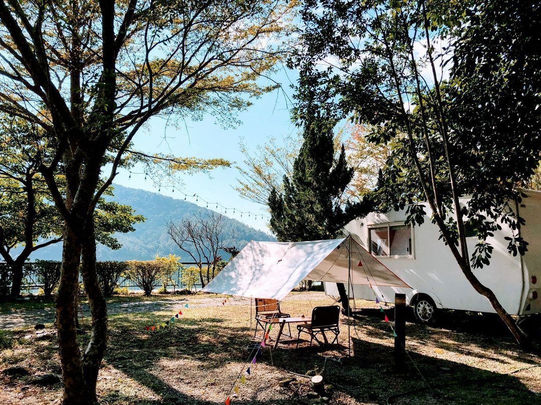 黑屋CAMP｜日式露營車、特色木屋、鯉魚潭湖畔-2