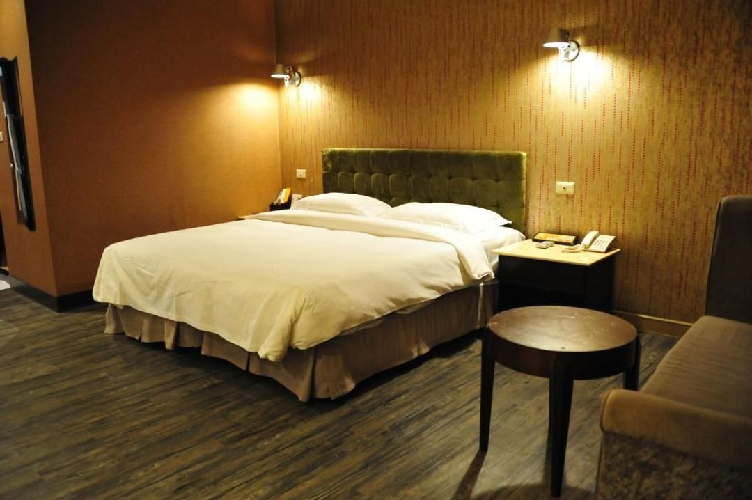 Riverside Love Pavilion Motel