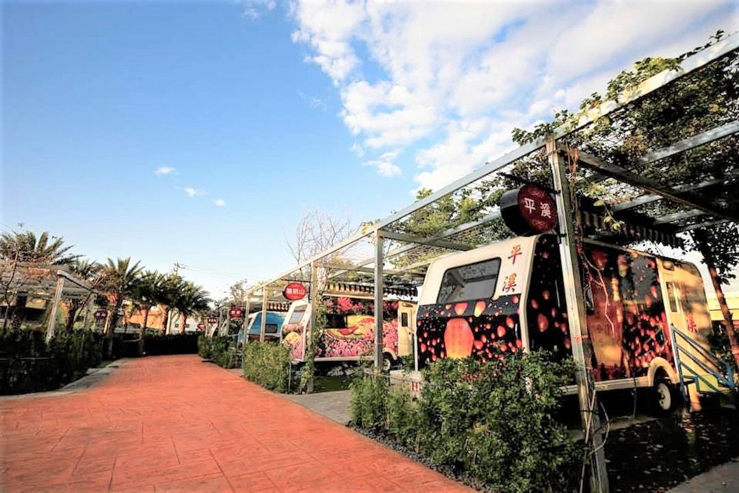 歐鄉莊園｜市區豪華露營車！一房一廳一庭園、步行即達夜市-2