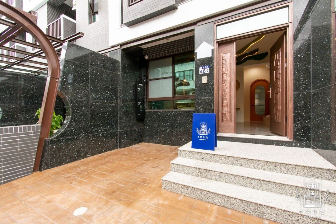 Middle House-15