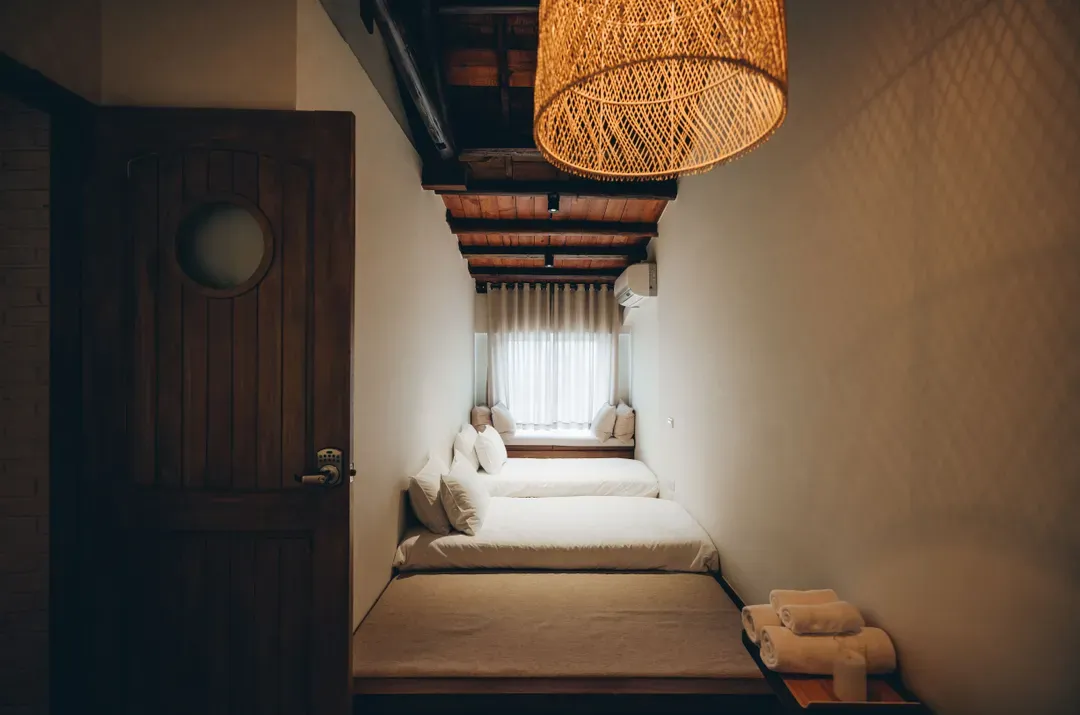 Twilight Moon  | Seaview Building B&B (2-12 people in a private building)