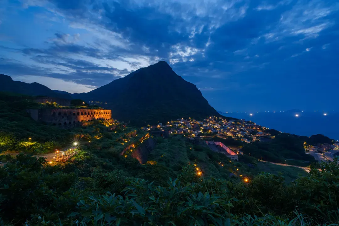 Twilight Moon  | Seaview Building B&B (2-12 people in a private building)