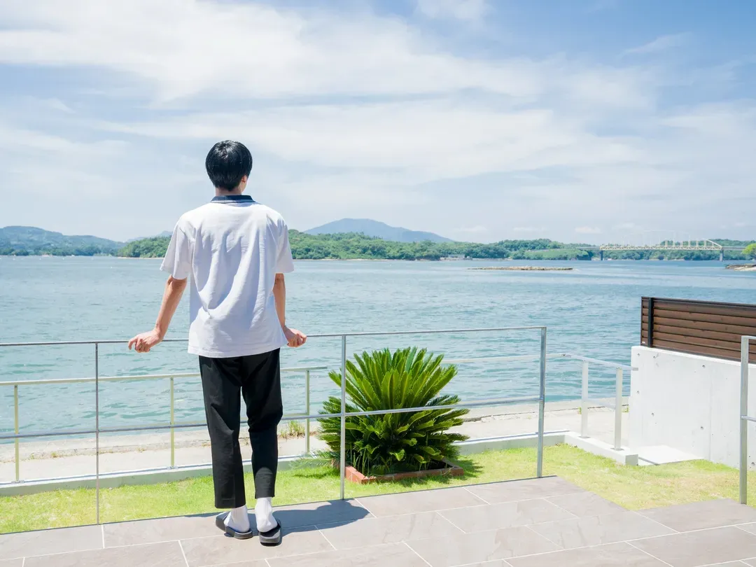 【テラス(イメージ)】天草の透き通った海、広い空、島々を一望できるデッキ