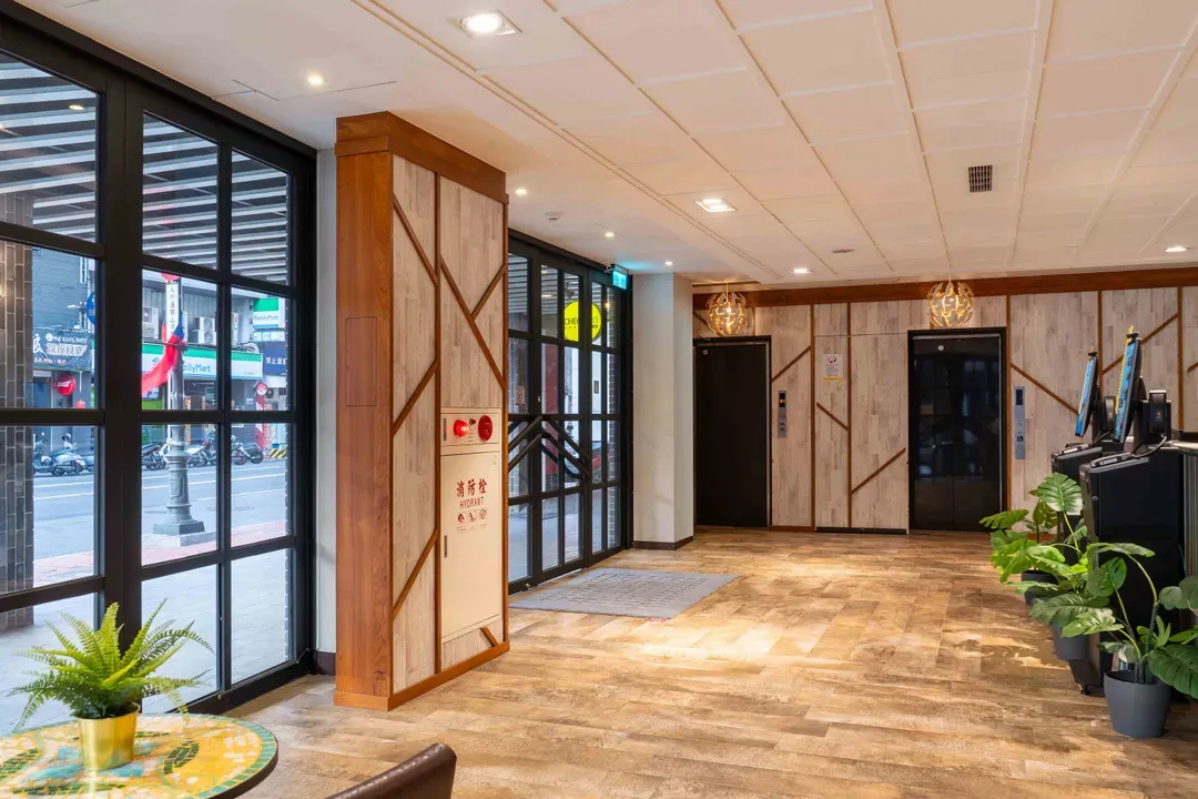 CHECK inn Taichung Ziyou-7
