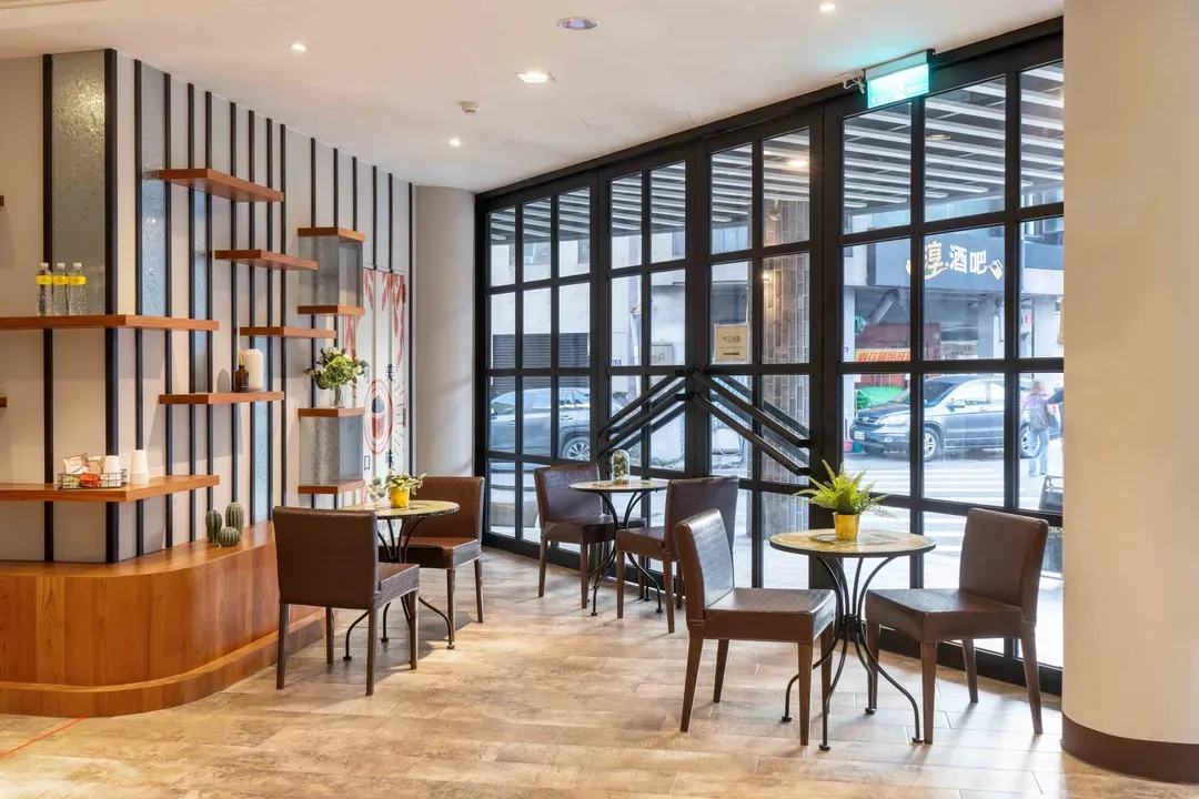 CHECK inn Taichung Ziyou-6