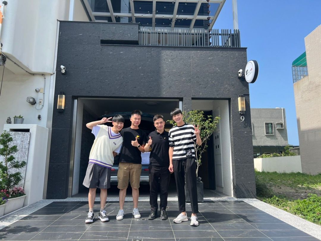 衡定理台南安平包栋民宿·理蓄｜10-20人包栋｜知名美食节目指定合作旅宿｜设有麻将、烤肉、厨房、浴缸｜特约烤肉店家｜豪宅体验｜软水系统｜精油沐浴备品｜邻近渔光岛