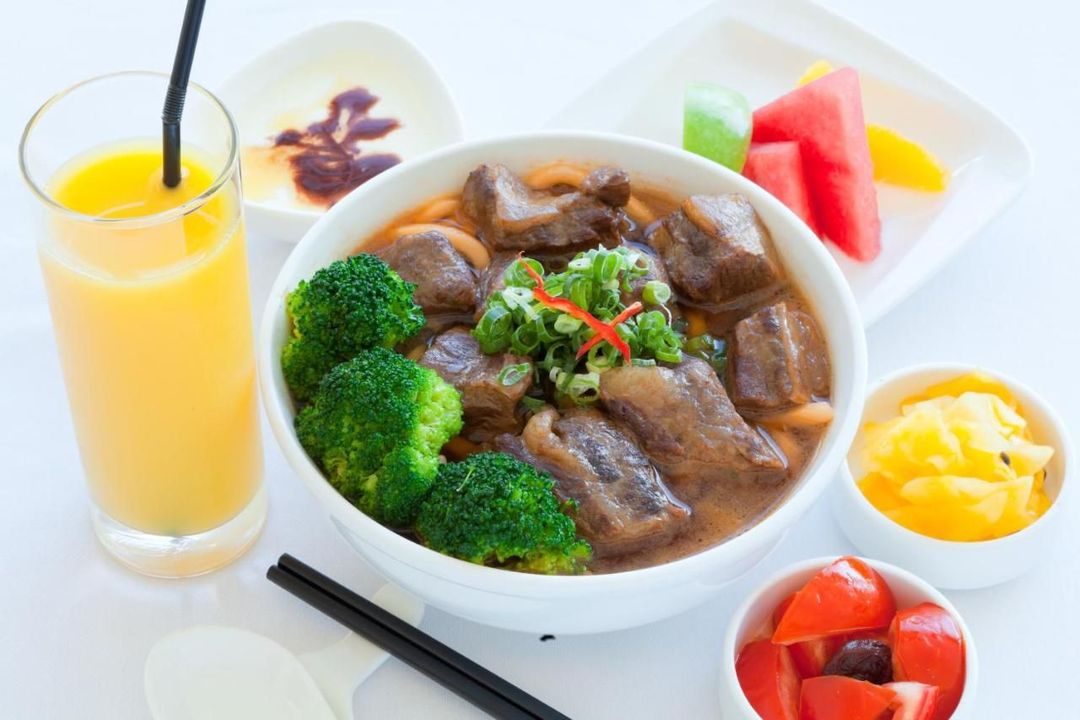 雀客藏居台北阳明山温泉饭店｜泳池、儿童戏水池