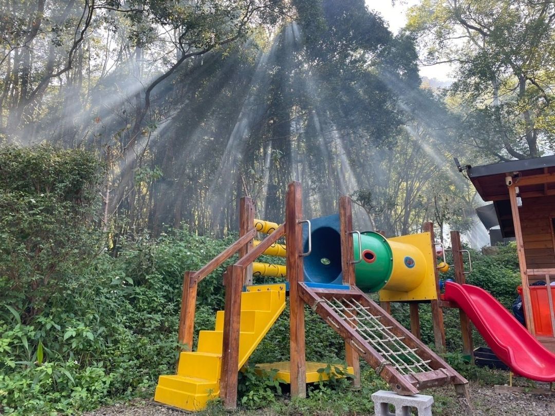 拾階莊園｜豪華露營車、小木屋、近內灣老街