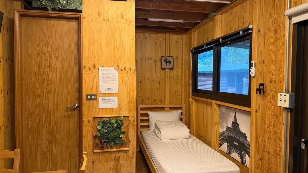拾階莊園｜豪華露營車、小木屋、近內灣老街