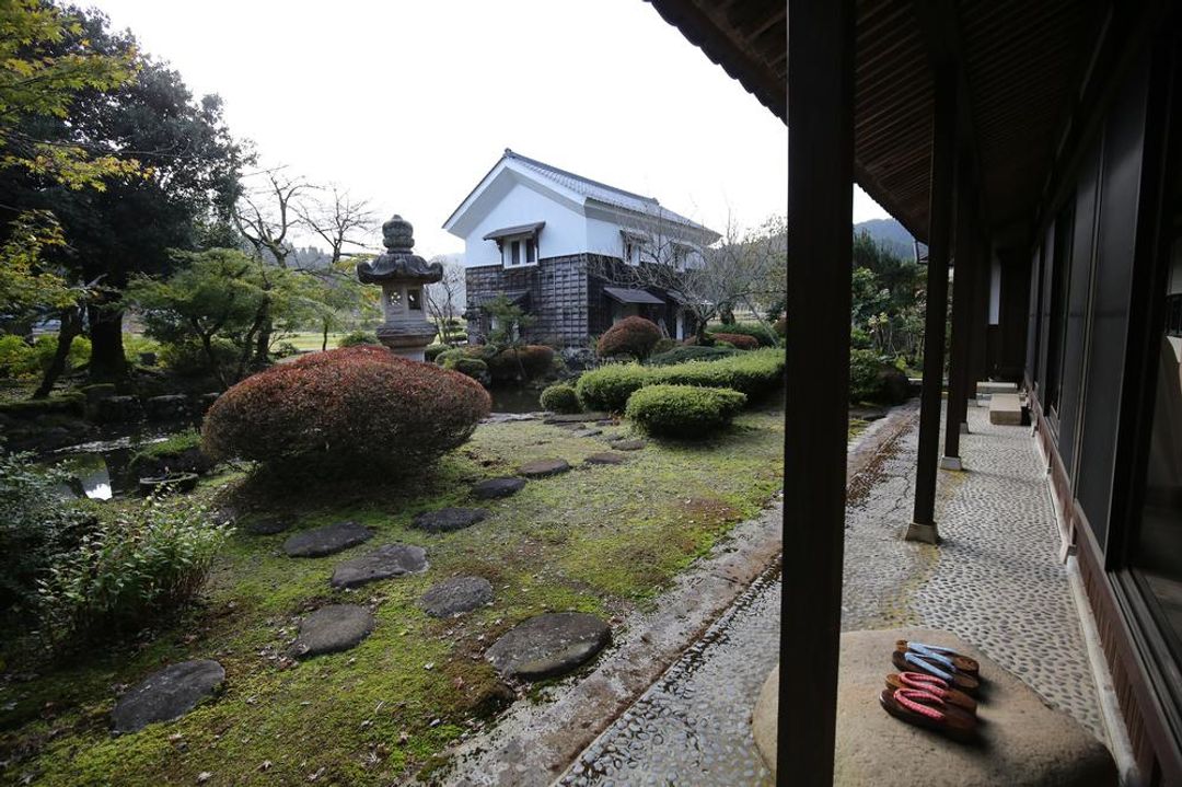Mountains around a hundred years of Japanese traditional architecture-8