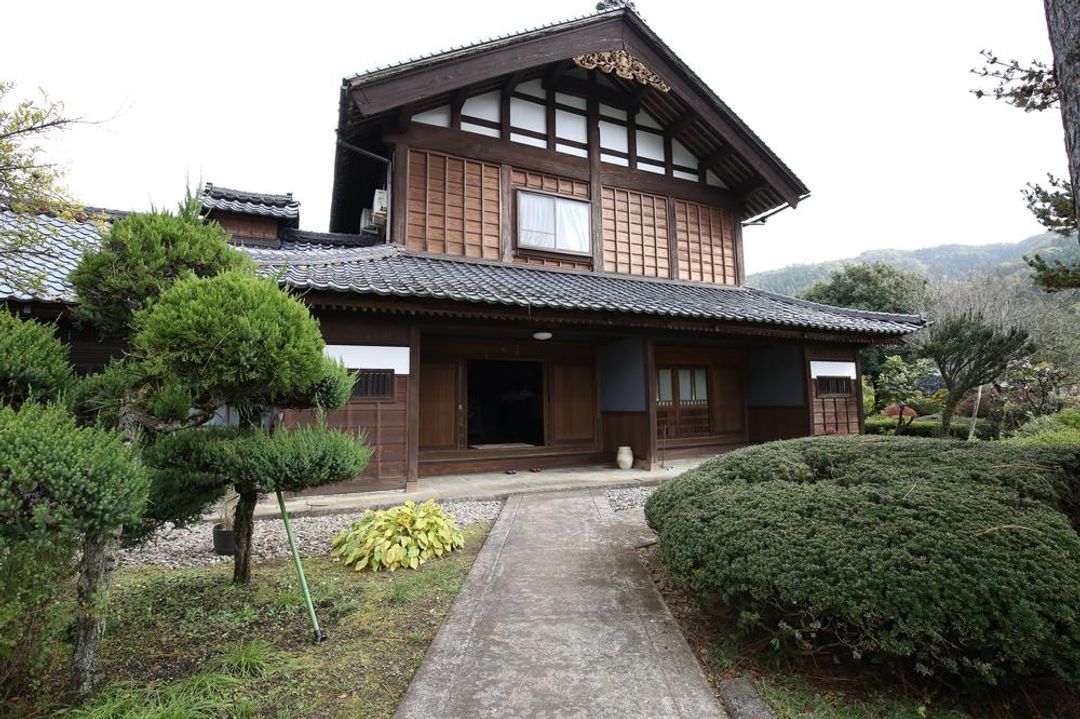 Mountains around a hundred years of Japanese traditional architecture-4