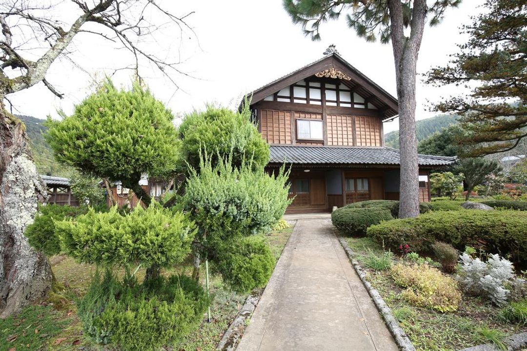 Mountains around a hundred years of Japanese traditional architecture-3